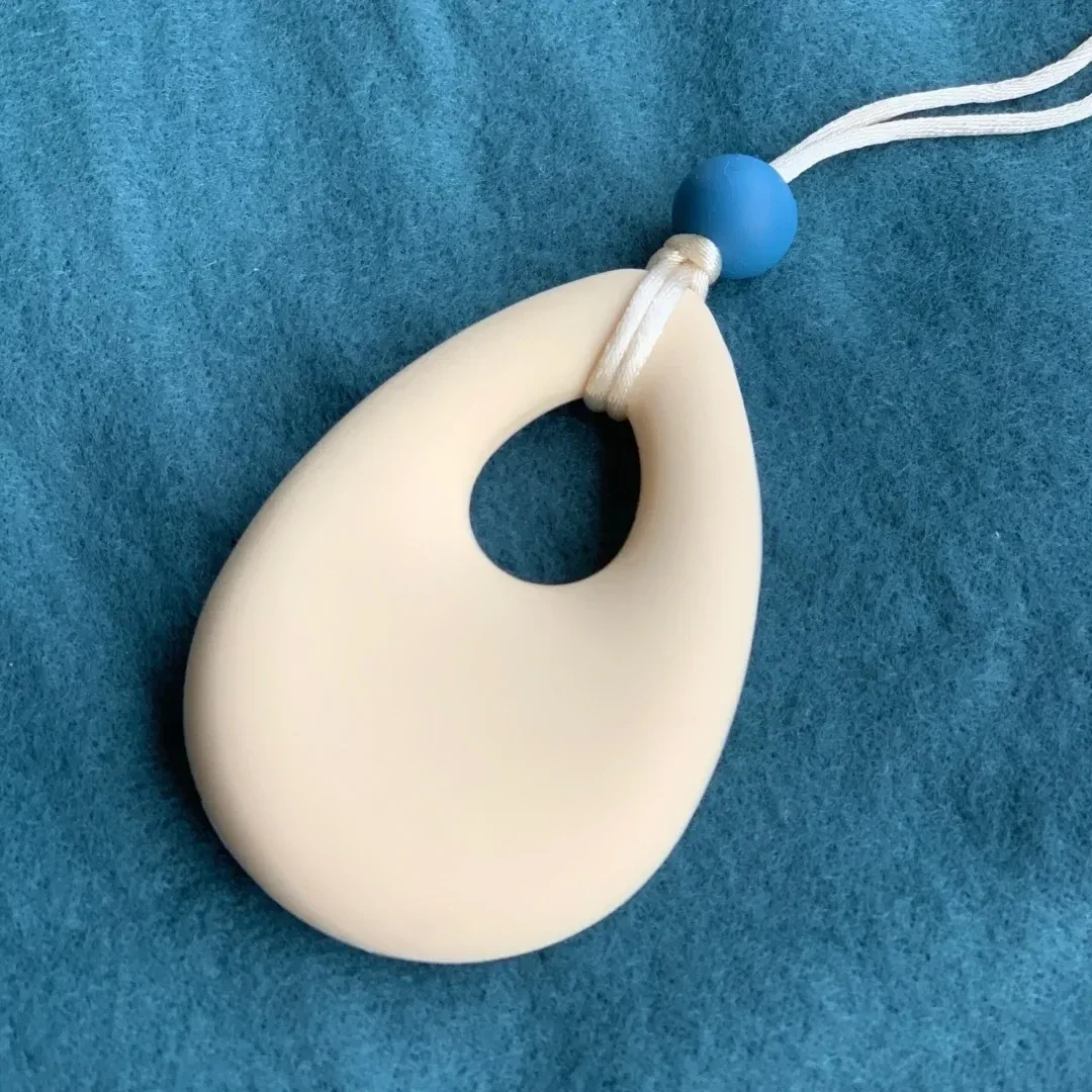 Collier de portage/d&rsquo;allaitement en silicone alimentaire (possibilité de changer la couleur !)